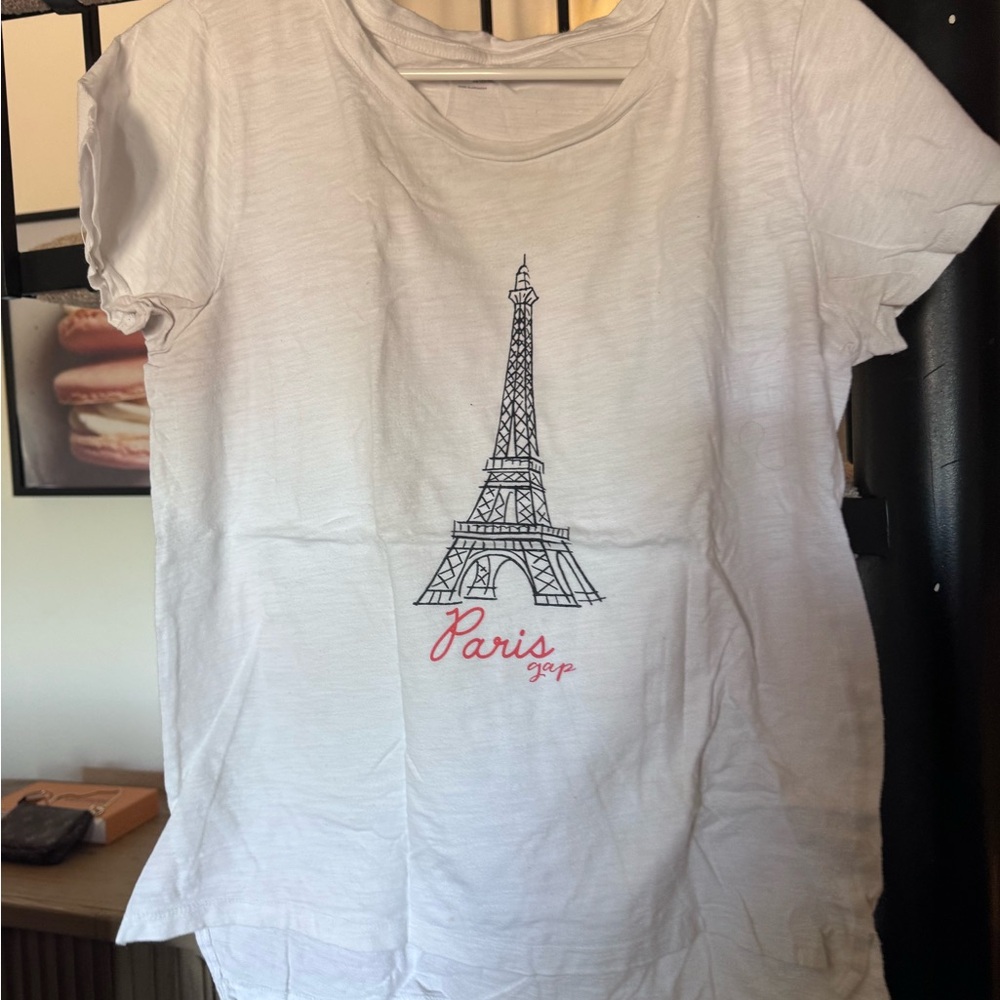 GAP White Eiffel Tower Graphic Women's Tee
